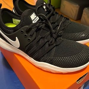 NWT Womens Nike Free TR 7